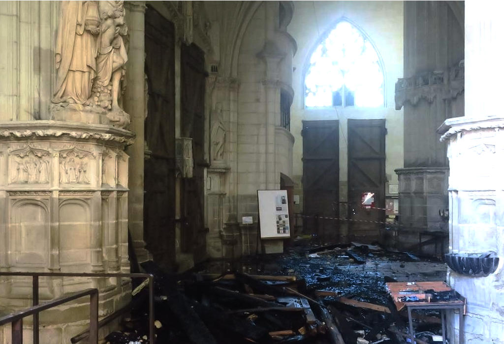 spaljena katedrala Nantu