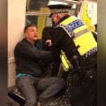 Policajac napao putnika - Liverpul