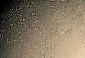 Saturn ledene povrsine