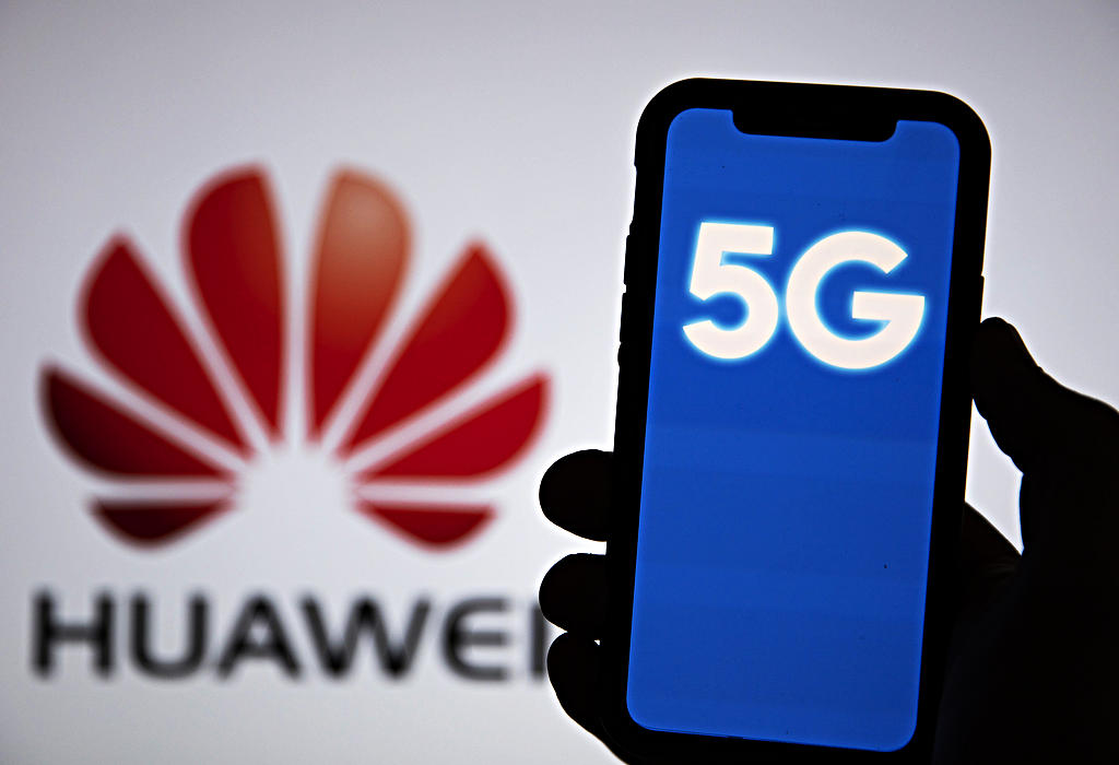 5G mreža i Huawei logo