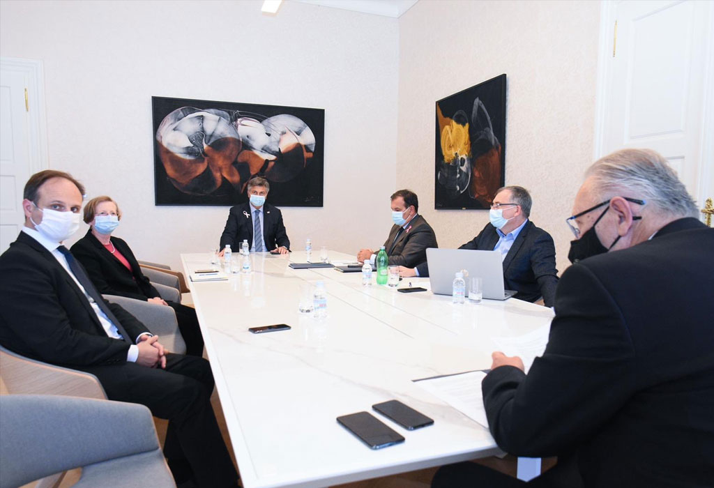 Premijer Plenković sa stožerašima