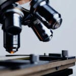 Medicina i politika potiskuju nauku