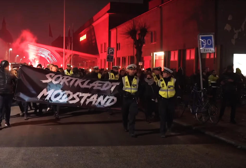 Demonstranti protiv zaključavanja u Danskoj spalili lutku premijera, potukli se sa policijom 1