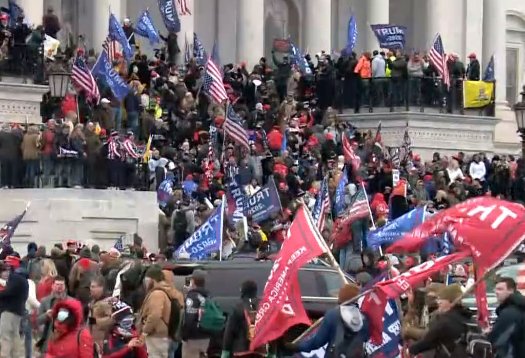 Pro Trump prosvjednici upali u Kapitol Sjedinjenih Država i obustavili postupak potvrđivanja predsjedničkih rezultata (uživo) 1 Prosvjednici