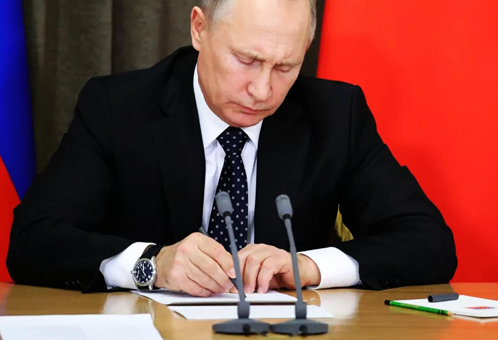 Putin zapisuje biljeske