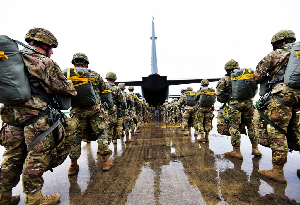 Americka vojska ukrcavanje na avion