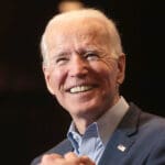 Biden nasmijan