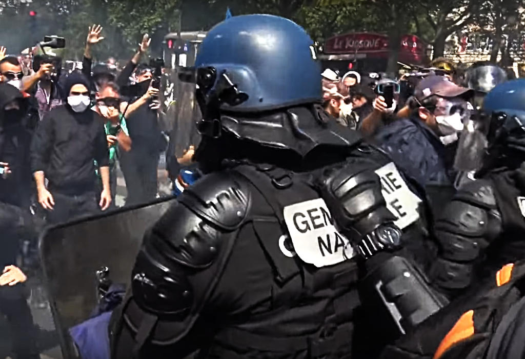 Prosvjednici i policija