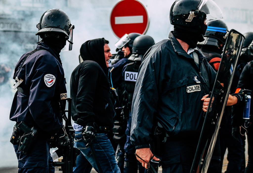 Francuska policija brutalnost