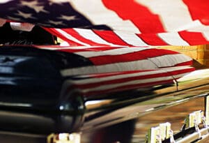 Kovceg prekriven Americkog zastavom
