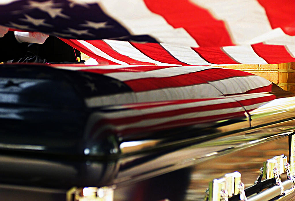 Kovceg prekriven Americkog zastavom