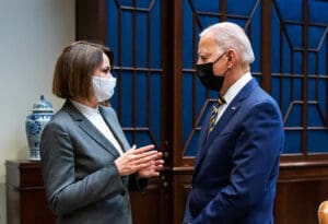 Biden sa maskom razgovara sa Tikhanovskaya