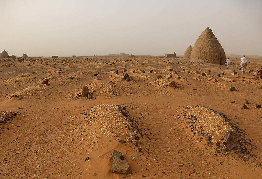 Stara Dongola, Sudan - Grobnice