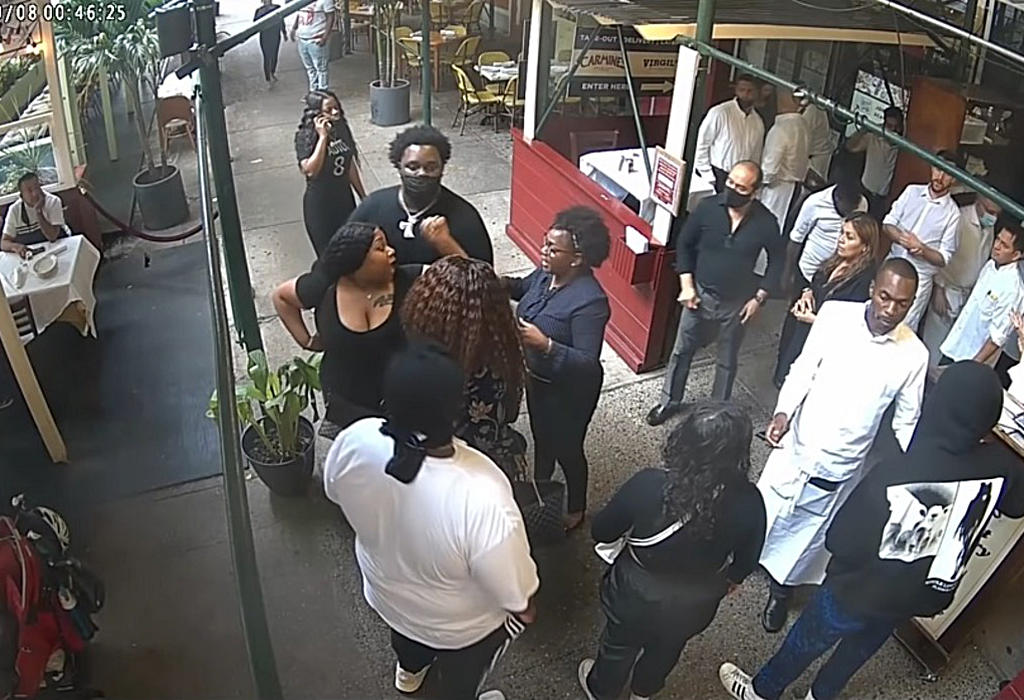 Black Lives Matter napali hostesu u restoranu zbog vakcine