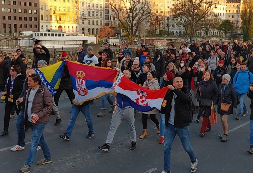 Srbi, Hrvati i Bosanci protiv mjera u Beču