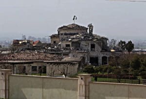 Osteceni objekt nakon vazdusnog napada u Erbilu