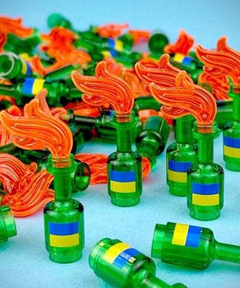 Bolesna indoktrinacija djece - LEGO kockice molotovljevih koktela 1
