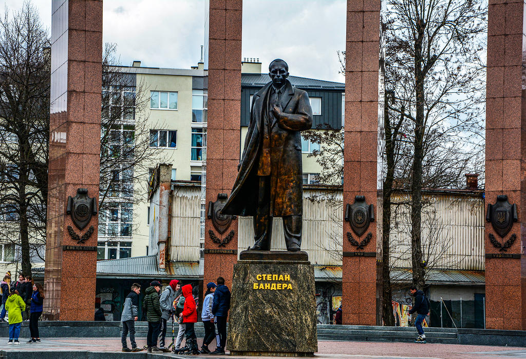 stepan bandera statua