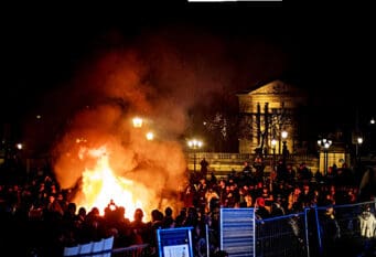 Pariz protesti ispred Parlamenta