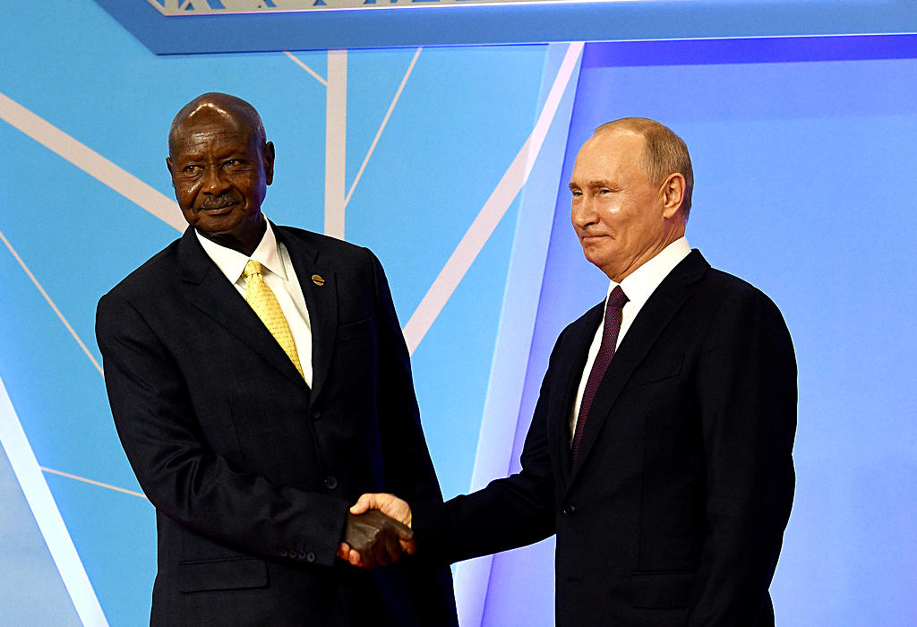 Yoweri Museveni i Vladimir Putin