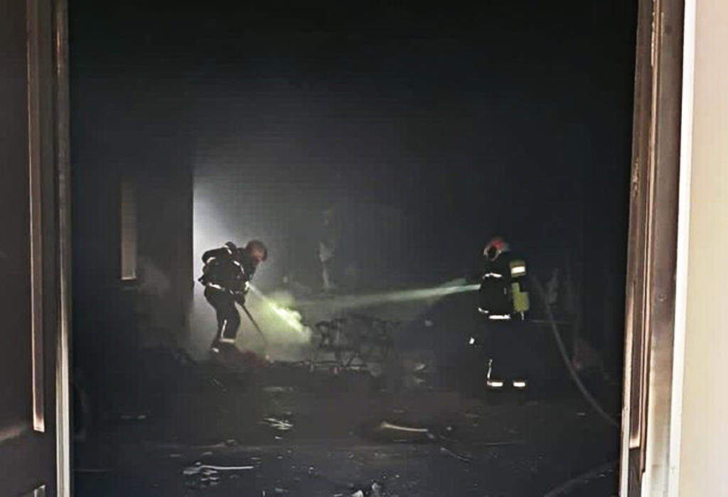 Vatrogasci gase zapaljeno jevrejsko groblje