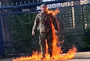 Americki vojnik se zapalio u znak protesta